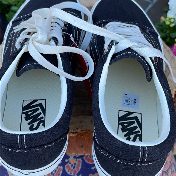 NIB Black Old Skool Vans Sz 8 - Picture 15 of 16